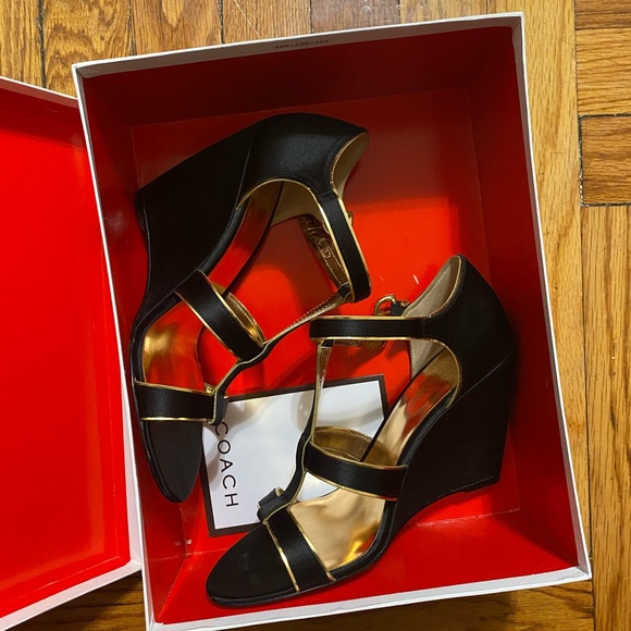 Coach wedges size 6.5 worn once - Picture 2 of 4